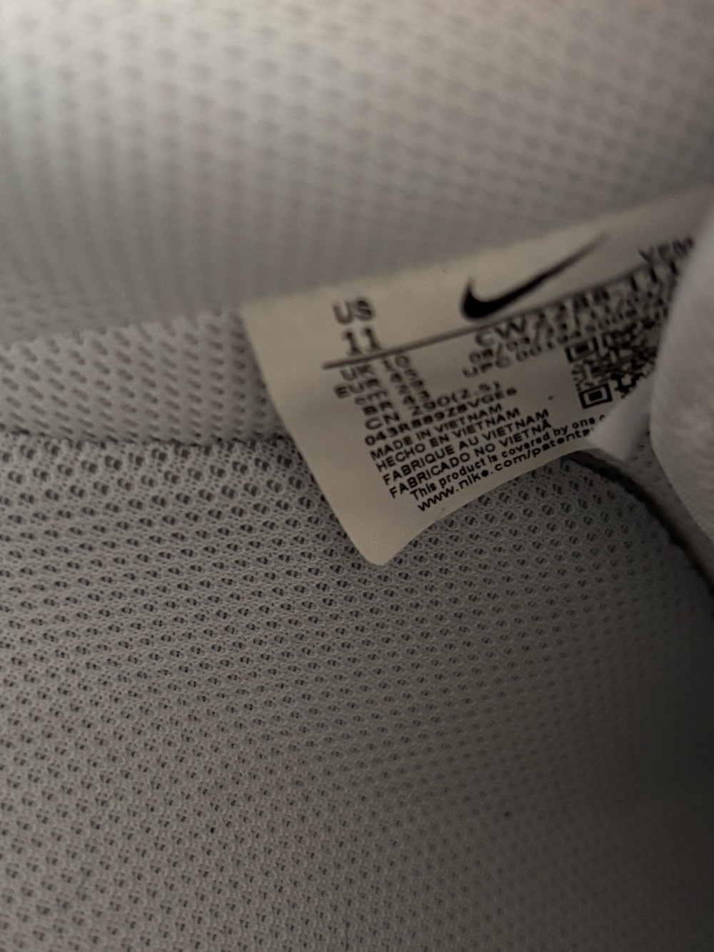Nike All-White Low-Top Leather Sneakers - Picture 6 of 6